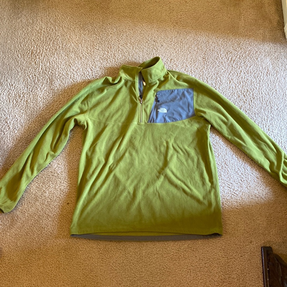 Olive green felt North Face half zip up long sleeve with grey details